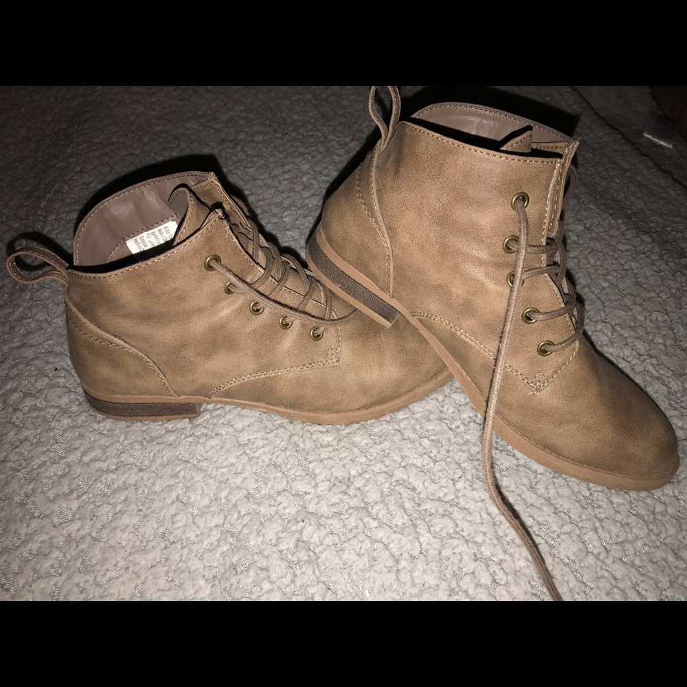 American Eagle darling booties( leather)